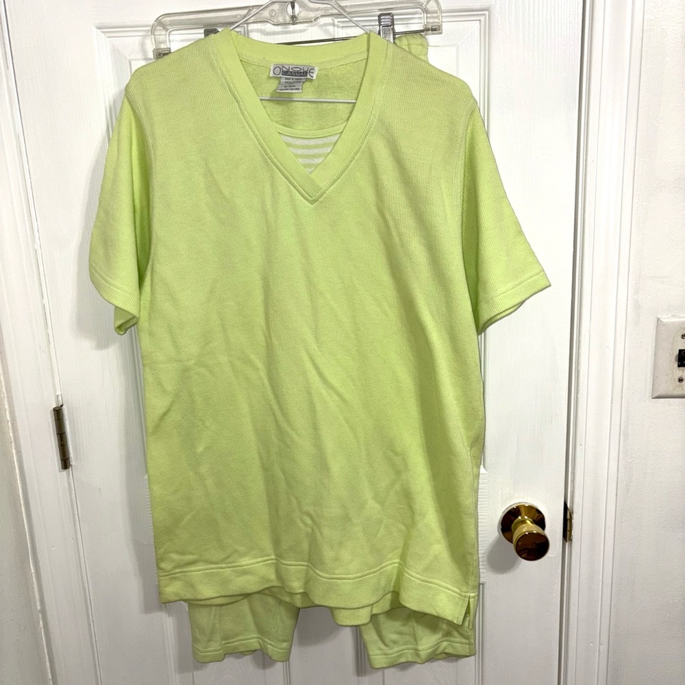 Onque Casuals Light Green V-Neck Short Sleeve Tee and Matching Pants Set